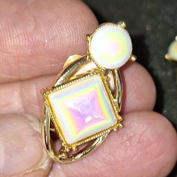 Emmons Lusterware Women's Clip On Earrings Vintage Pearlescent Signed - Picture 3 of 12
